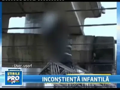 A vrut sa-si impresioneze prietenii si a ramas blocat pe un pod de 10 metri