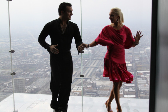 Au dansat salsa in cer, la 412 metri deasupra orasului Chicago