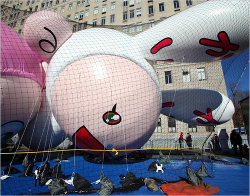 Zeci de baloane cu super eroi, deasupra NY-ului de Ziua Recunostintei