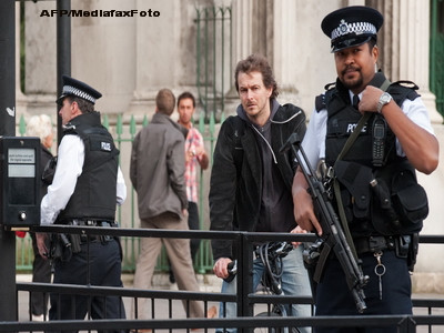 Revoltator!Ucigasii romanului de 29 de ani, executat la Londra,sunt liberi!