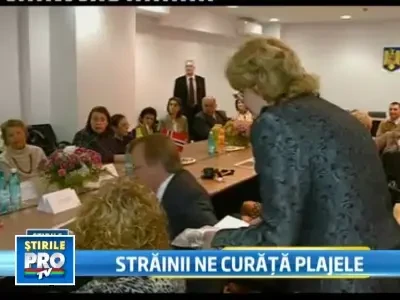 Nu suntem in stare sa ne curatam plajele de alge? Primim ajutor din afara!