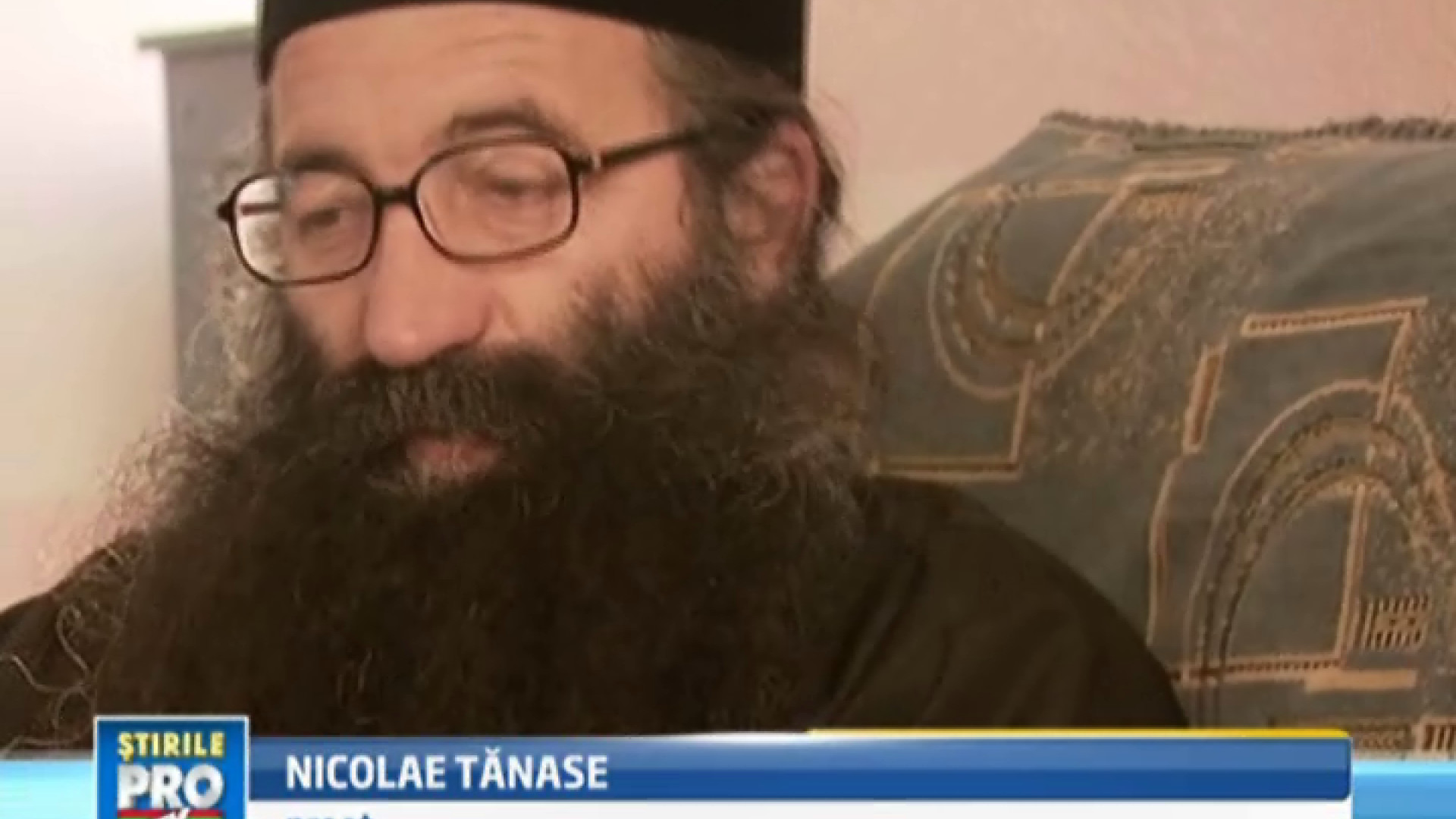 1 Decembrie: Povestea parintelui Tanase, tata pentru 328 de copii