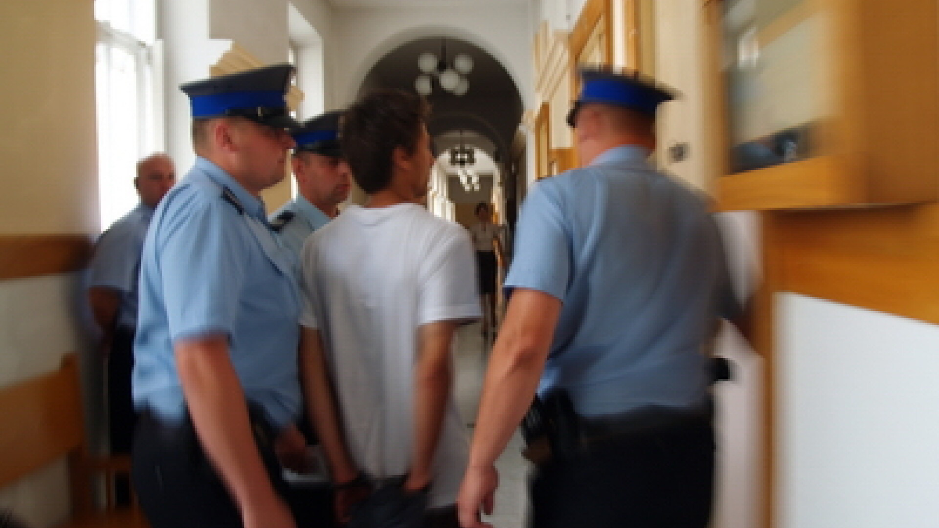 Administratorul firmei de paza, complice in furtul panourilor fotovoltaice, a fost retinut