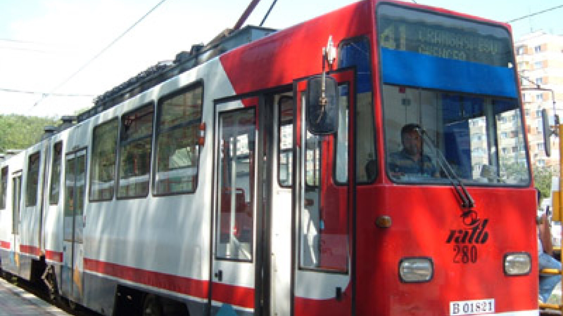 Sicrie pe sine. Doua din trei tramvaie ar trebui scoase din uz