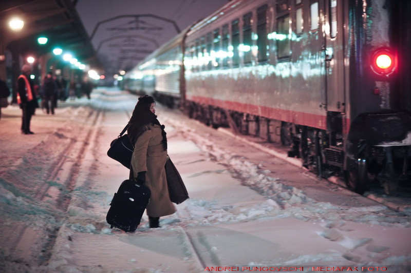 Sute de calatori au inghetat in vagoane.Trenurile au intarzieri record