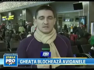 Gheata blocheaza avioanele. 12 curse anulate in Bucuresti, 68 cu intarzieri