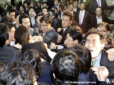 Manelele romanesti i-au cucerit pe sud-coreeni. Cum au dansat petrecaretii dintr-un club