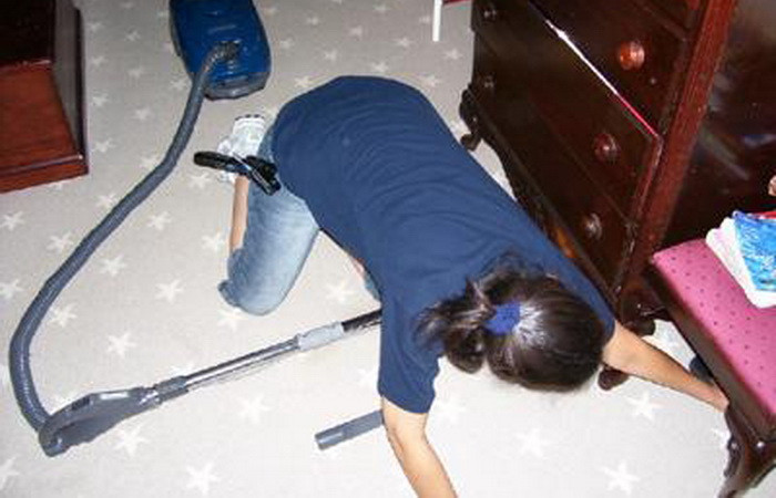 Luxul de a fi femeie de serviciu, platita de Primaria Timisoara. Se castiga mai bine decat la banca