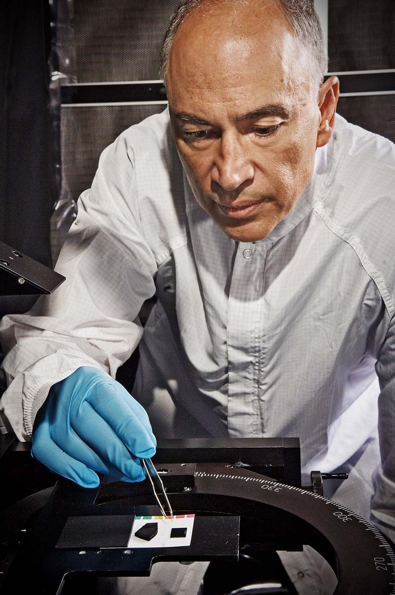 NASA redefineste negrul. Material de 10 ori mai negru decat cel mai negru