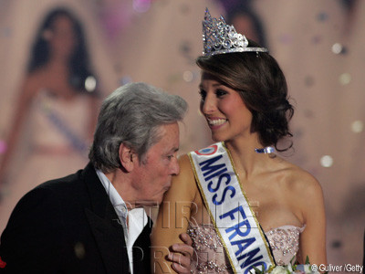 Nu mai pupa decat umeri de Miss! Alain Delon, batran, dar obraznic!