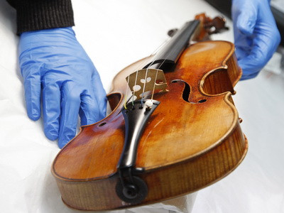 O vioara Stradivarius de aproape 2 mil. de dolari,furata dintr-un fast-food