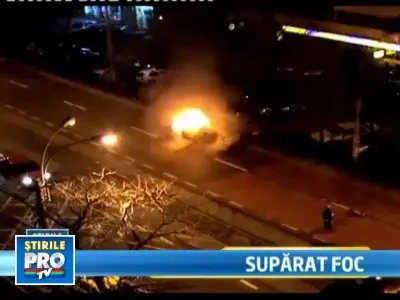 Era cu intreaga familie in masina cand i-a luat foc!Autoturism facut scrum
