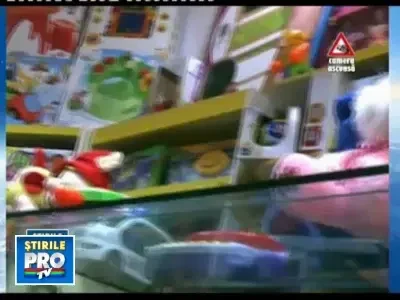 Atentie ce ii cumparati copilului de Craciun! Multe jucarii, periculoase