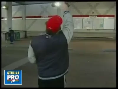 Captiv la metrou! Aventura unui soim intr-o statie din Boston