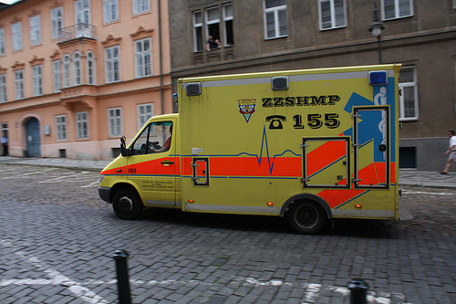 Au murit imbratisati in masina, dupa ce s-au intoxicat cu monoxid de carbon