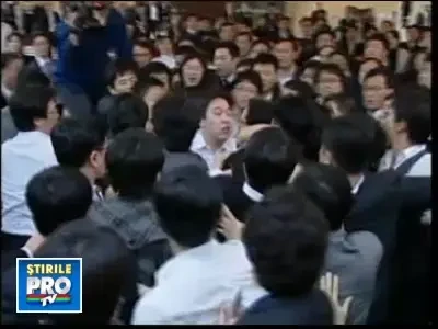 Bataie cu scaune in Parlamentul din Coreea! Pe cand la noi?