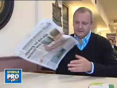 I-a lasat doua foarfece de 16 centimetri in pantece! Vezi radiografia!