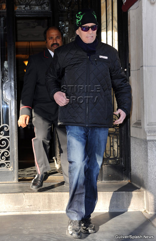 Invingator in lupta cu cancerul! Michael Douglas arata mai bine