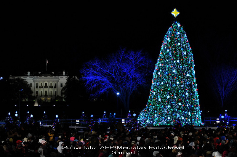 Casa Alba:A fost aprins bradul de Craciun pentru a 88-a oara. FOTO si VIDEO