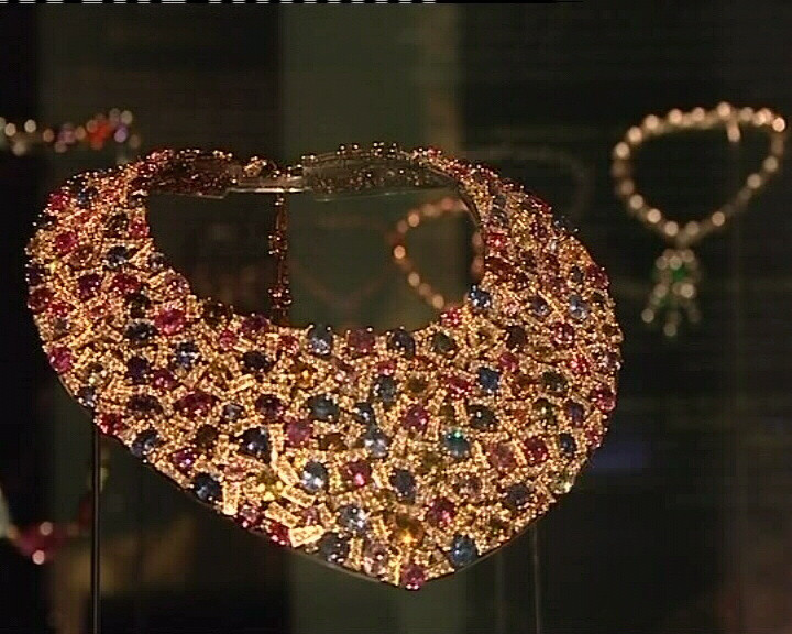 Uitati de aur sau pietre pretioase. Sunt la moda bijuteriile inedite