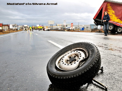 Accident pe DN1! Patru masini s-au ciocnit, doua persoane sunt ranite