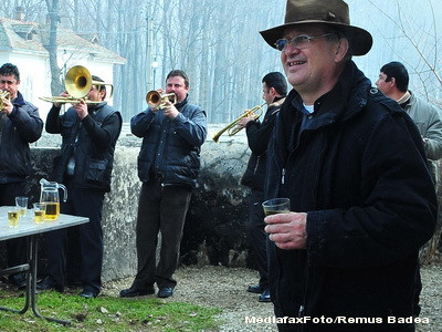 Mircea Dinescu le-a preparat bucurestenilor "mancare boiereasca"