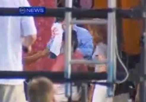 Dureros! Hugh Jackman a dat cu capu'! Vezi cascadoria ratata