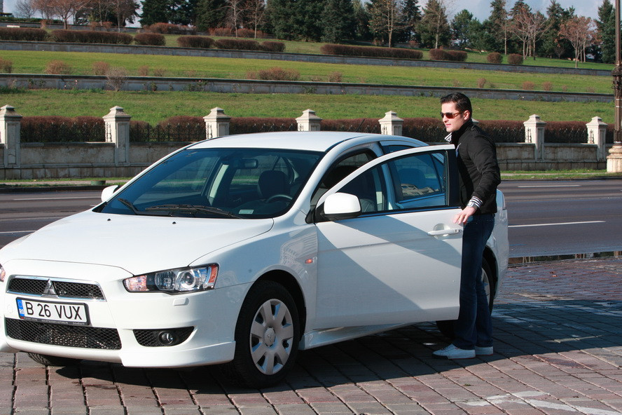 Roxana Ciuhulescu ii “fura” masina lui Liviu Varciu