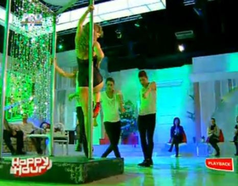 Revenire senzationala! Corina la bara in varianta Dita von Teese! VIDEO