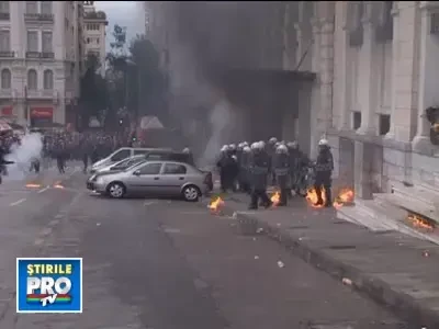 Violente la Atena impotriva masurilor de austeritate. Fost ministru ranit