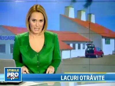 Pregatirea bunatatilor la afumatoare de Craciun, o traditie respectata