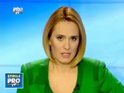 Opera de arta a naturii! Un far s-a transformat intr-un castel de gheata