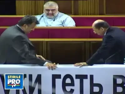 Bataie in Parlamentul de la Kiev! Si-au dat cu scaunele in cap! Video