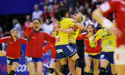 Handbalistele de bronz s-au intors in tara. A fost delir pe aeroport!