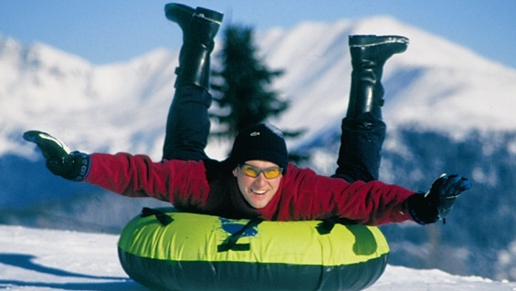 Noul sezon de schi va aduce in statiunea Straja o partie de snow tubing. Cand se va deschide