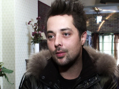 Nu, nimeni nu il vrea! Tudor de la Fly Project e singur de Craciun