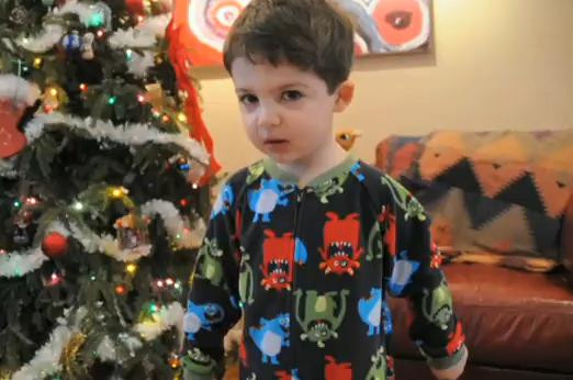 Top 5 reactii neasteptate ale copiilor la darurile lasate de Mos Craciun. Tu ce ai gasit sub brad?