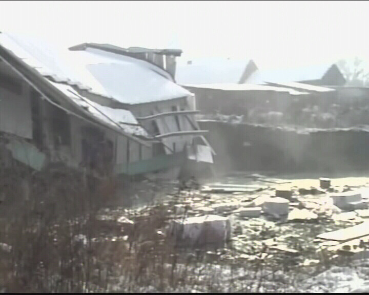 Iau marfa din magazinul prabusit la Ocna Mures, apoi o vand pe bani frumosi