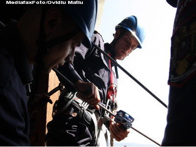 Explozie la un depozit dezafectat al companiei Transelectrica, in Pitesti. Un om a murit