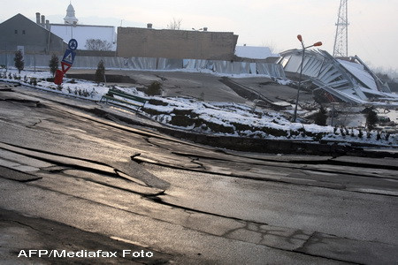 Craterul din Ocna Mures are 1800 mp! Pamantul inghite tot ce-i in zona