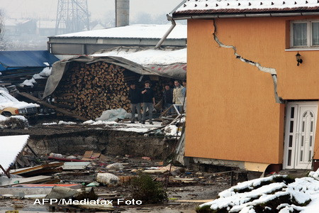 Oamenii din Ocna Mures, disperati. Peretii caselor se umplu de sare