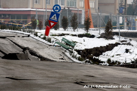 Craterul din Ocna Mures, loc de "pescuit" salam si bere
