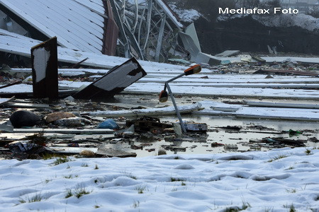 Supermarketul ingropat din Ocna Mures, golit de produse!