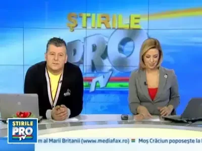 Taxi cu coarne de ren si impodobit ca un brad pentru Mos Craciun