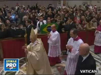 Papa Benedict a oficiat la miezul noptii slujba de Craciun de la Vatican