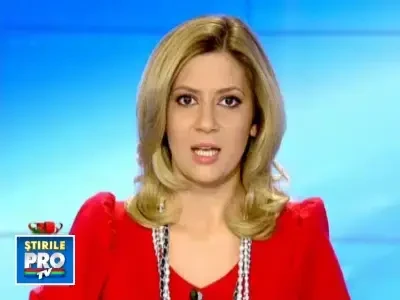 Atentie, cade! Mos Craciun a aterizat pe o capota, chiar in fata copiilor