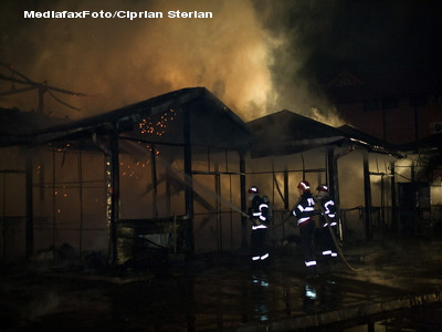 Un bloc minier a ars din temelii in Arges. Locatarii au scapat cu viata
