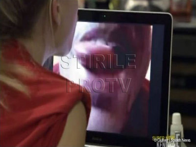 French kiss pe Skype cu iepurasul Kendra! Vezi cat de convingator este!