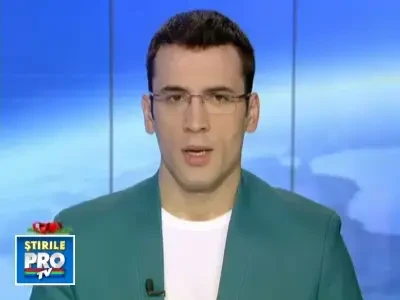 A lovit si a fugit! A rupt cu masina un stalp de electricitate