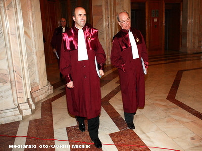 Legea Bugetului, a salarizarii unitare si OUG 50/2010, constitutionale